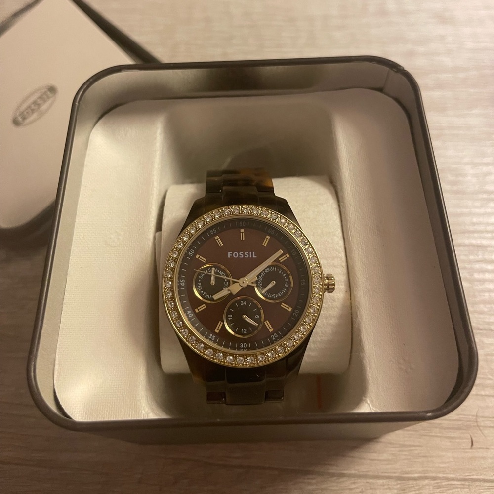 Women’s fossil watch.